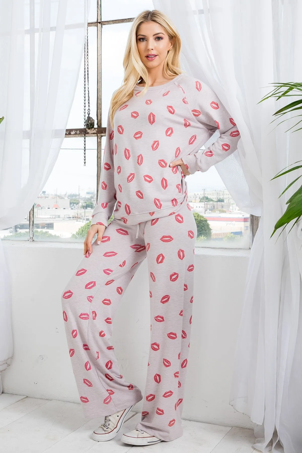 BLUSH KISS PRINT CUFFED LONG SLEEVE TOP & PANTS SET