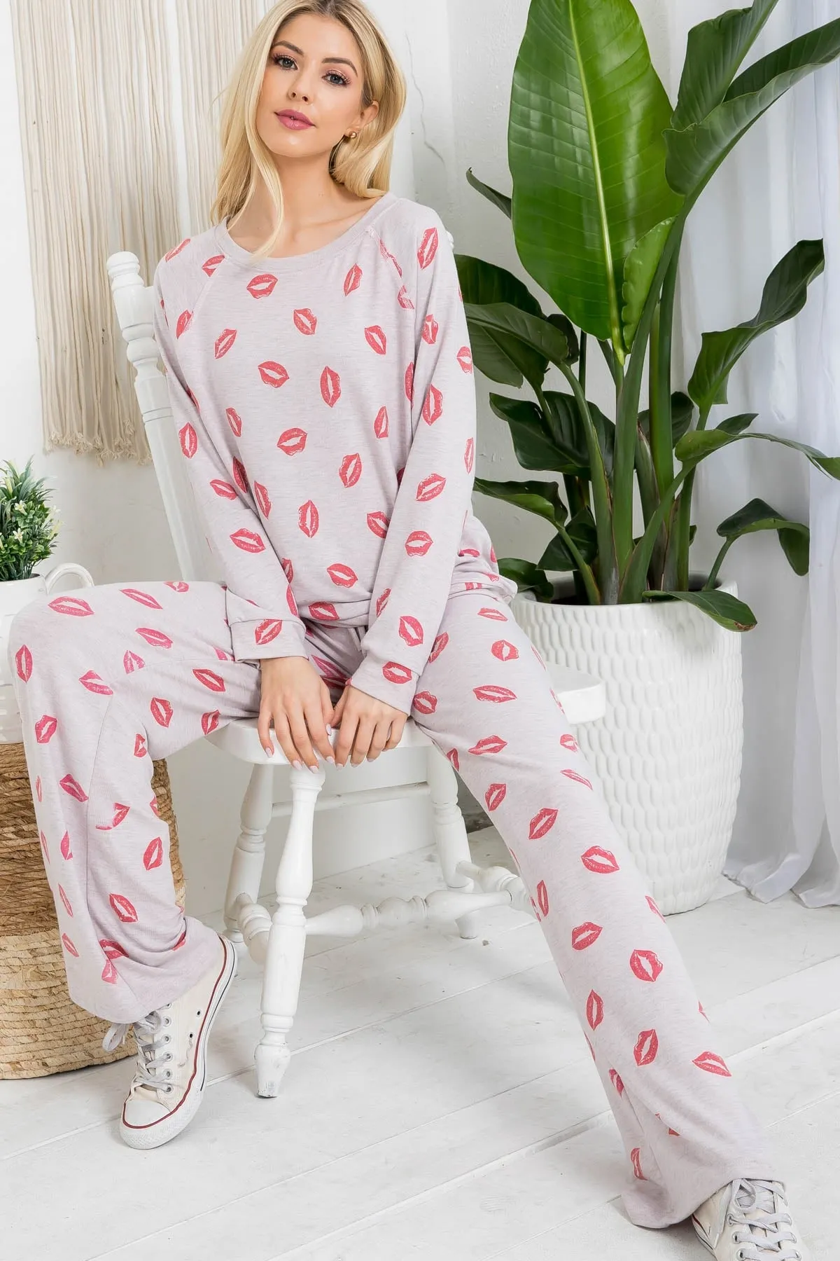 BLUSH KISS PRINT CUFFED LONG SLEEVE TOP & PANTS SET